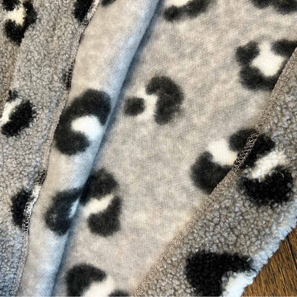 Loft Spotted Rib Trim Sherpa Top - Picture 4 of 6